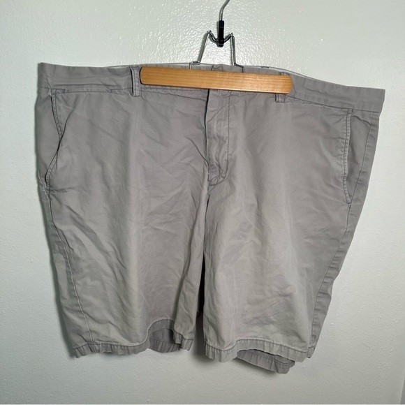 Old Navy Slim Chino Short Greyscale - Picture 3 of 15